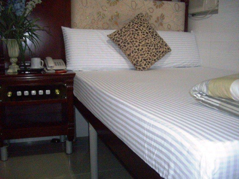 Oriental Lander Hotel Цзюлун Экстерьер фото