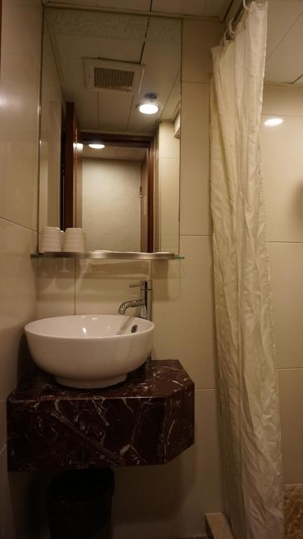 Oriental Lander Hotel Цзюлун Экстерьер фото