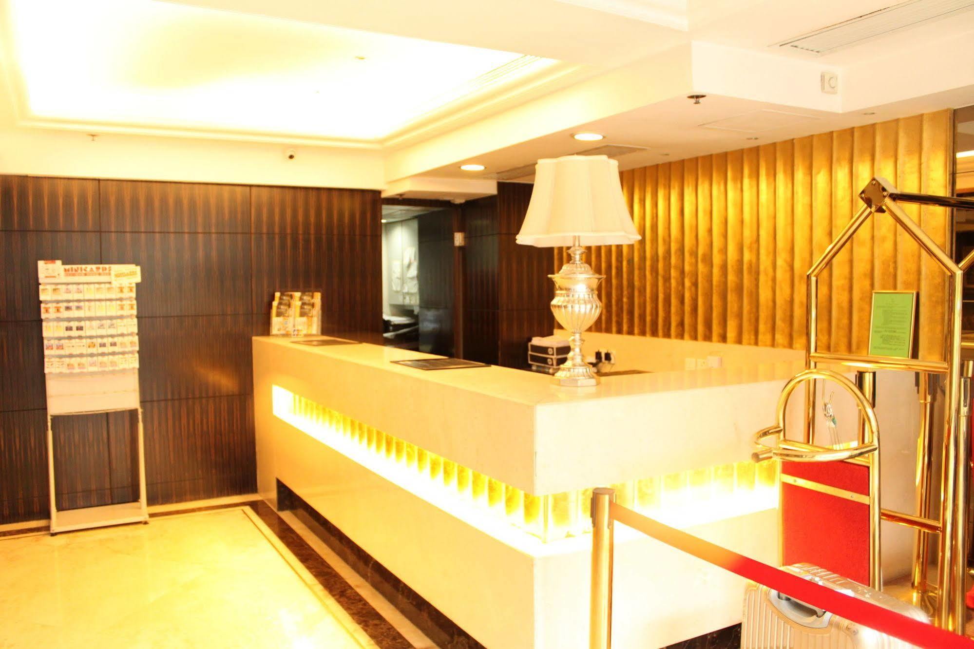 Oriental Lander Hotel Цзюлун Экстерьер фото
